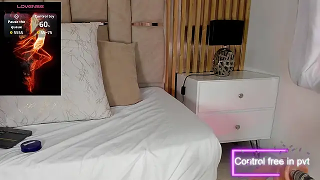 Luna Naughty1 online show from 09-25-25, 07:17