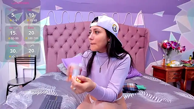 ZaharaSkylar online show from 09-18-25, 11:45