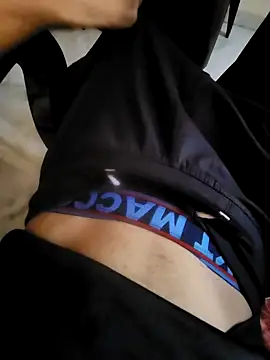 Snapshot of coupleyug chatting on 09-24-25, 09:12 coupleyug online show from 09-24-25, 09:12