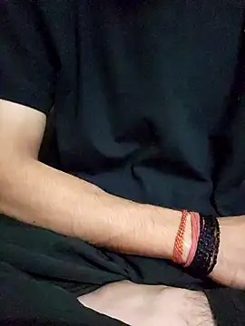 Snapshot of coupleyug chatting on 12-18-25, 09:48 coupleyug online show from 12-18-25, 09:48