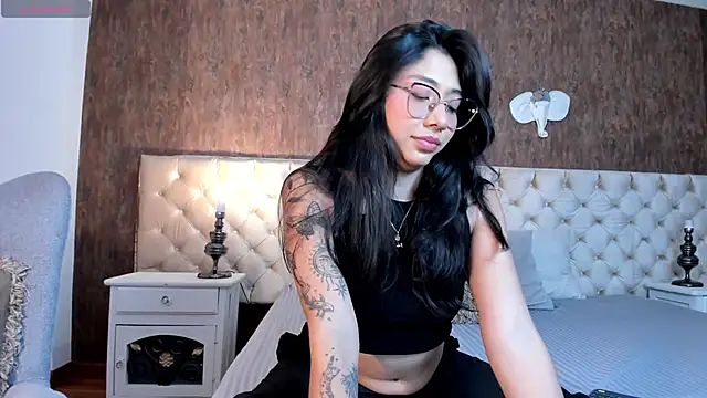Snapshot of MeryCoors chatting on 06-03-26, 02:33 MeryCoors online show from 06-03-26, 02:33