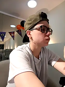 Snapshot of SpencerMontgomery chatting on 10-28-25, 06:21 SpencerMontgomery online show from 10-28-25, 06:21