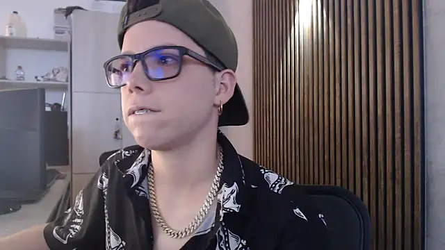 Snapshot of SpencerMontgomery chatting on 11-16-25, 04:34 SpencerMontgomery online show from 11-16-25, 04:34