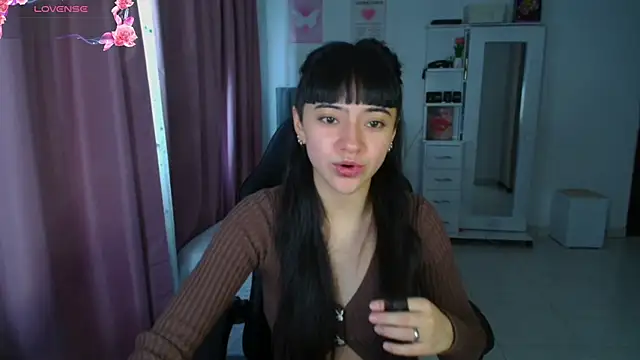 Snapshot of violetta_blackk chatting on 07-13-26, 02:20 violetta blackk online show from 07-13-26, 02:20