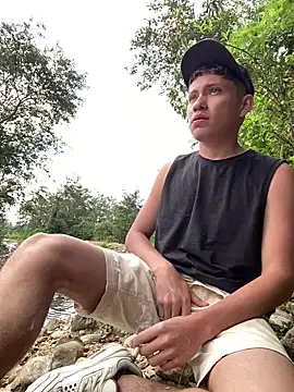 elfernh online show from 12-17-25, 01:17