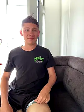 Snapshot of elfernh chatting on 12-18-25, 06:47 elfernh online show from 12-18-25, 06:47