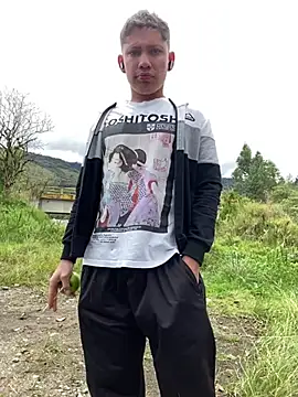 Snapshot of elfernh chatting on 01-13-26, 03:39 elfernh online show from 01-13-26, 03:39