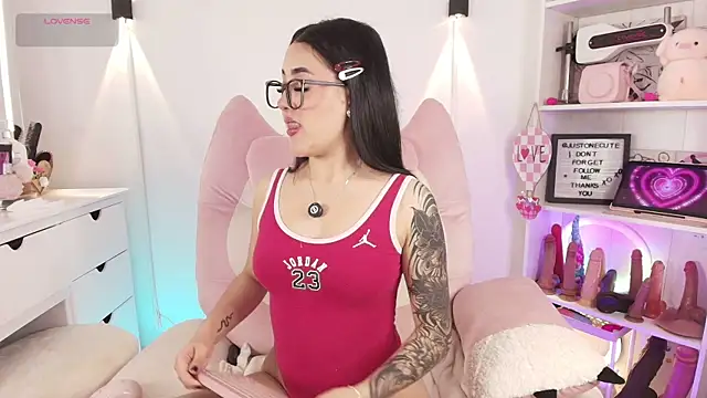 justonecute online show from 06-02-26, 04:47