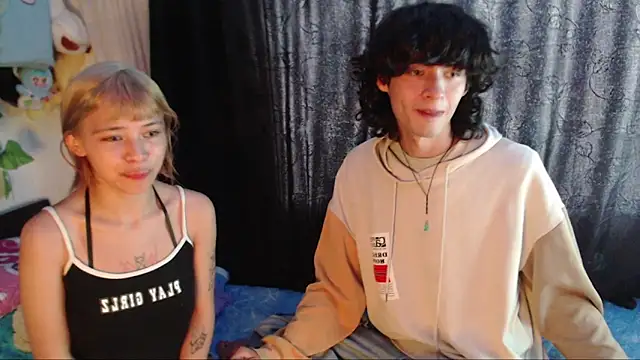 Snapshot of MixiPeach chatting on 05-13-26, 01:08 MixiPeach online show from 05-13-26, 01:08