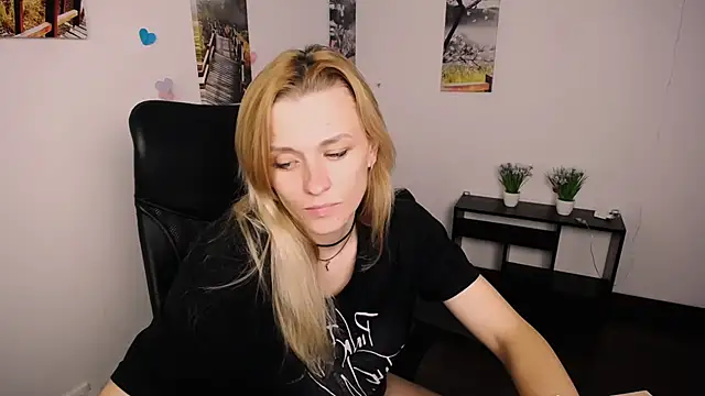 Snapshot of PeppyMia chatting on 10-03-25, 07:16 PeppyMia online show from 10-03-25, 07:16