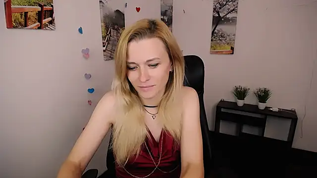 Snapshot of PeppyMia chatting on 10-06-25, 06:11 PeppyMia online show from 10-06-25, 06:11