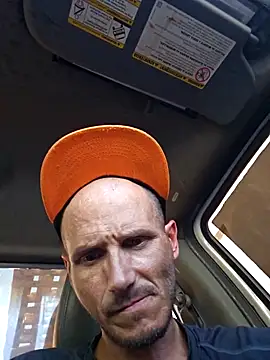 Snapshot of Romance32 chatting on 10-20-25, 06:08 Romance32 online show from 10-20-25, 06:08