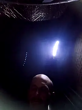 Snapshot of Romance32 chatting on 10-24-25, 07:38 Romance32 online show from 10-24-25, 07:38