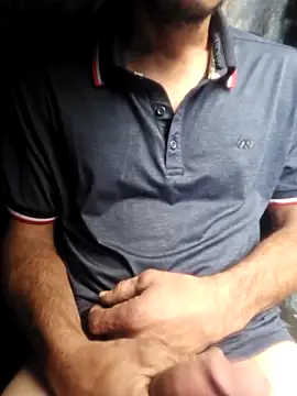 Snapshot of Romance32 chatting on 12-21-25, 04:58 Romance32 online show from 12-21-25, 04:58