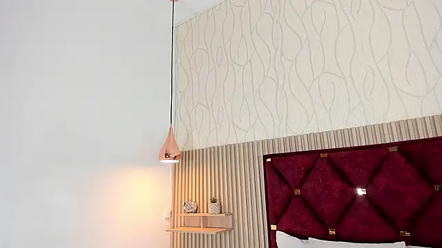 Laura Ivy online show from 10-06-25, 12:13