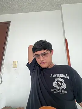 yesitwink  online show from 04-06-26, 02:18