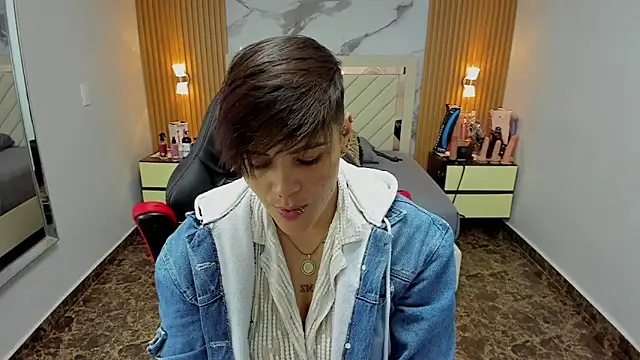 KAROLLJONES1 online show from 10-28-25, 08:11