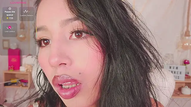 Miss Charlottet online show from 03-25-26, 08:37