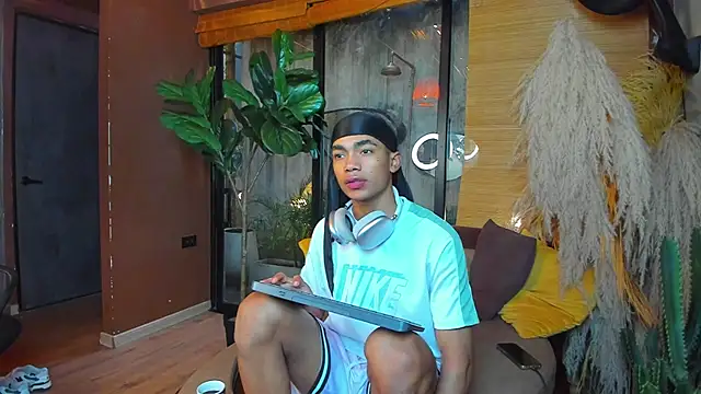 AlanCutee online show from 12-04-25, 12:58