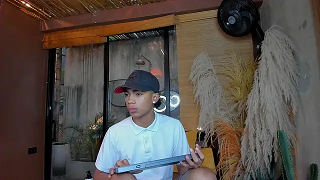 AlanCutee online show from 12-14-25, 12:21