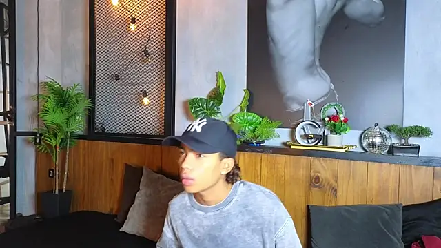 AlanCutee online show from 05-10-26, 01:05