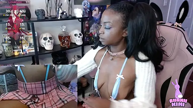 Snapshot of bunniikimi chatting on 09-10-25, 01:11 bunniikimi online show from 09-10-25, 01:11