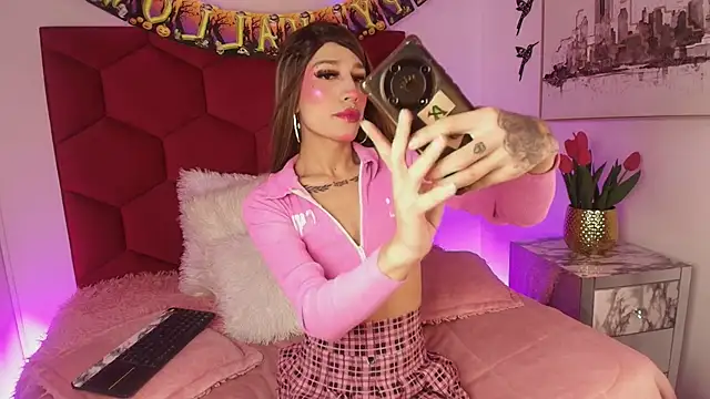 Alaia Snow online show from 10-12-25, 09:25