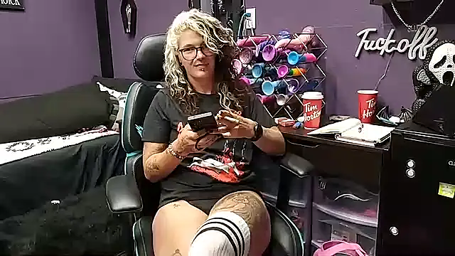 Snapshot of oddywithabody chatting on 09-14-25, 08:13 oddywithabody online show from 09-14-25, 08:13