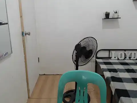 Snapshot of Lloyd_wintours chatting on 10-24-25, 07:32 Lloyd wintours online show from 10-24-25, 07:32