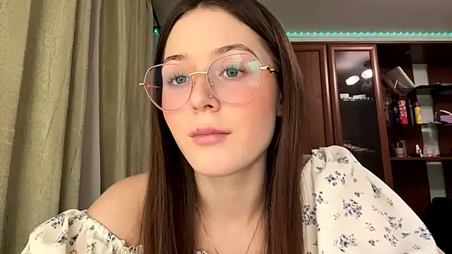 Adel strongwoman online show from 12-16-25, 03:17