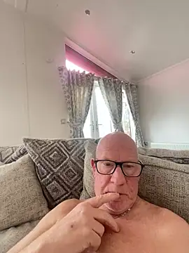 Snapshot of philefc chatting on 02-11-26, 03:17 philefc online show from 02-11-26, 03:17