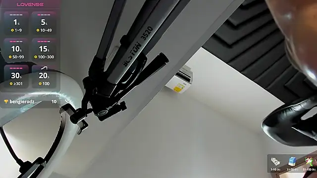 Snapshot of emmadoll chatting on 03-21-25, 09:01 emmadoll online show from 03-21-25, 09:01