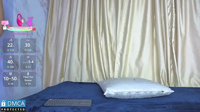 Snapshot of Clhoee_ chatting on 10-27-25, 03:10 Clhoee online show from 10-27-25, 03:10