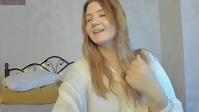 Snapshot of Ruby_Al1en chatting on 12-18-25, 01:22 Ruby Al1en online show from 12-18-25, 01:22