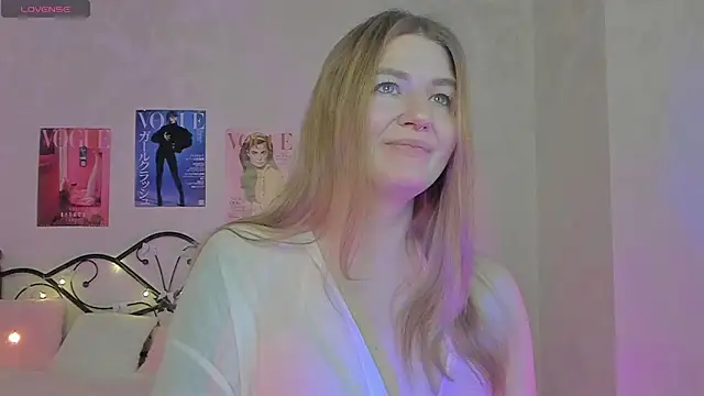 Snapshot of Ruby_Al1en chatting on 12-19-25, 01:23 Ruby Al1en online show from 12-19-25, 01:23