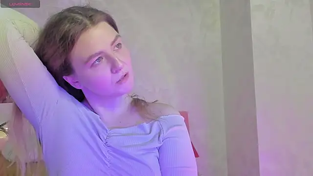 Snapshot of Ruby_Al1en chatting on 12-20-25, 01:23 Ruby Al1en online show from 12-20-25, 01:23