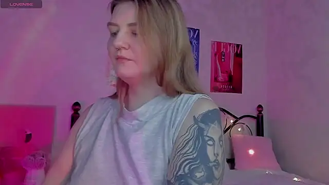 Snapshot of Ruby_Al1en chatting on 01-17-26, 01:21 Ruby Al1en online show from 01-17-26, 01:21