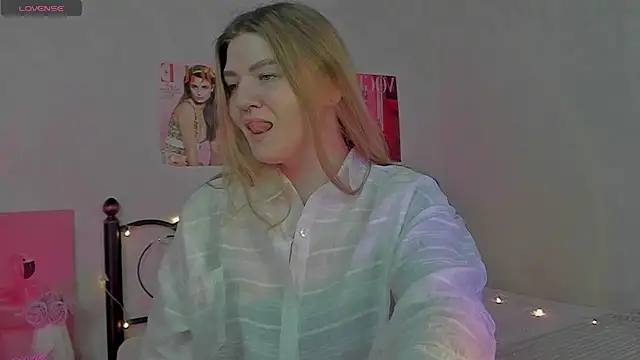 Snapshot of Ruby_Al1en chatting on 01-18-26, 01:20 Ruby Al1en online show from 01-18-26, 01:20