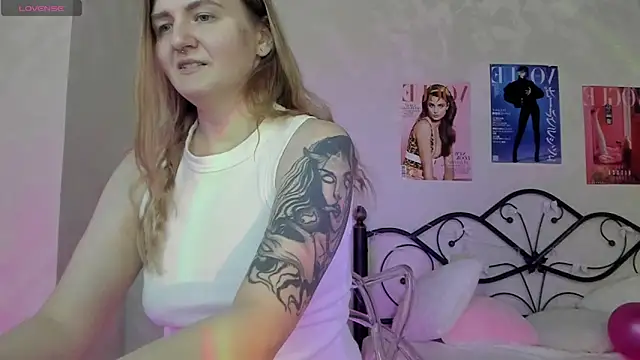 Snapshot of Ruby_Al1en chatting on 02-11-26, 01:21 Ruby Al1en online show from 02-11-26, 01:21