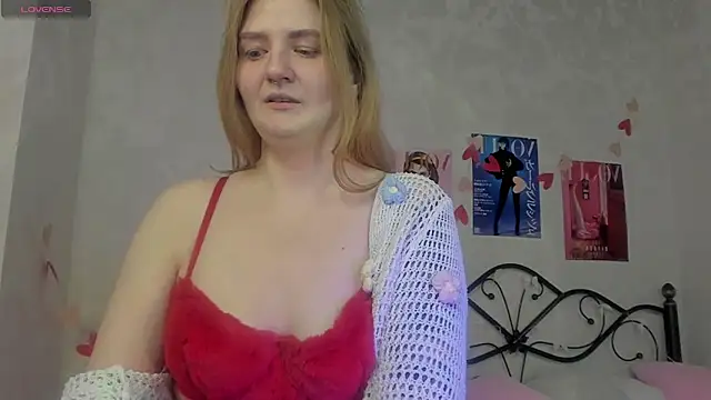 Snapshot of Ruby_Al1en chatting on 02-19-26, 01:23 Ruby Al1en online show from 02-19-26, 01:23