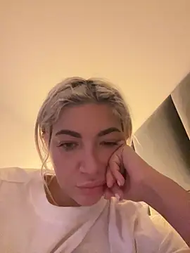 Snapshot of ElsaSinn chatting on 10-05-25, 02:32 ElsaSinn online show from 10-05-25, 02:32