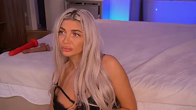 ElsaSinn online show from 10-13-25, 04:01