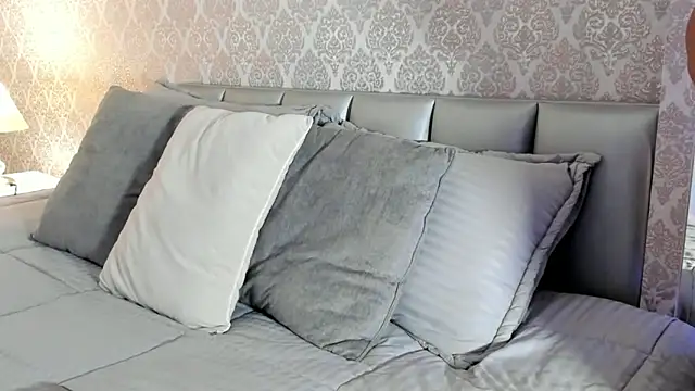 BellaNixs online show from 12-01-25, 03:33