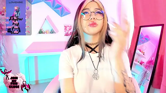 Snapshot of pinkk_deemon chatting on 10-27-25, 02:32 pinkk deemon online show from 10-27-25, 02:32