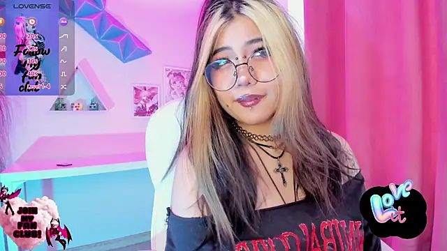 Snapshot of pinkk_deemon chatting on 11-21-25, 02:27 pinkk deemon online show from 11-21-25, 02:27