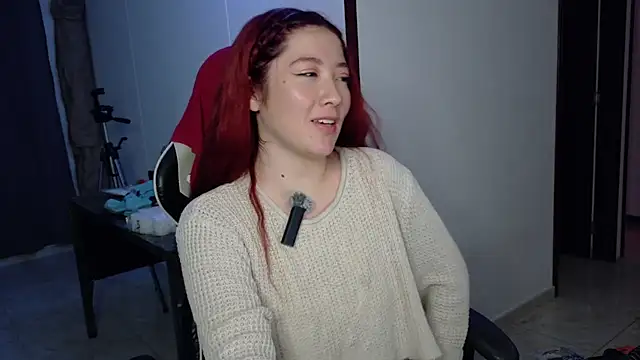 Snapshot of lunnaa_ chatting on 10-23-25, 02:55 lunnaa online show from 10-23-25, 02:55