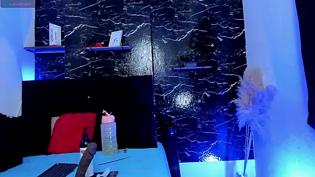 lyan hots online show from 10-04-25, 02:15