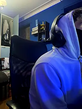 Snapshot of rediMilano chatting on 09-27-25, 01:21 rediMilano online show from 09-27-25, 01:21