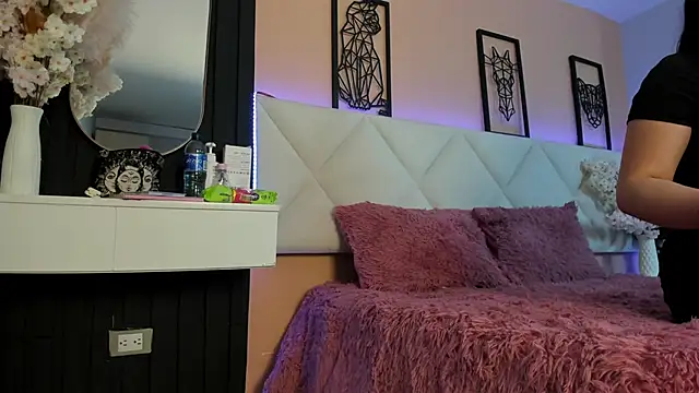 Snapshot of veronica_hill_ chatting on 09-09-25, 03:17 veronica hill online show from 09-09-25, 03:17