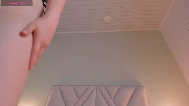 victoria becker  online show from 02-14-26, 01:35